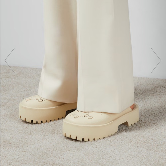 Gucci Women's Platform Sandal with Perforated G in white rubber - Picture 2 of 9